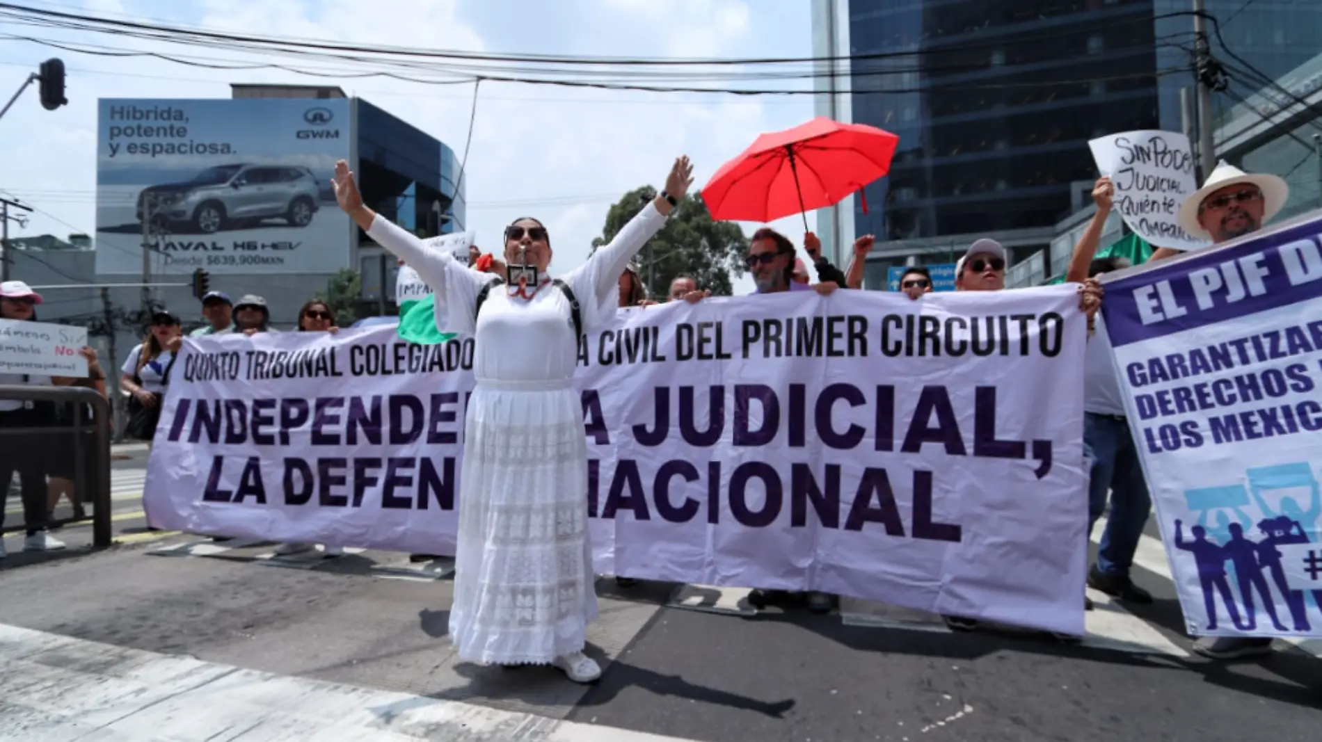 Estudiantes de derecho de la UNAM protestan contra la reforma al Poder Judicial 3